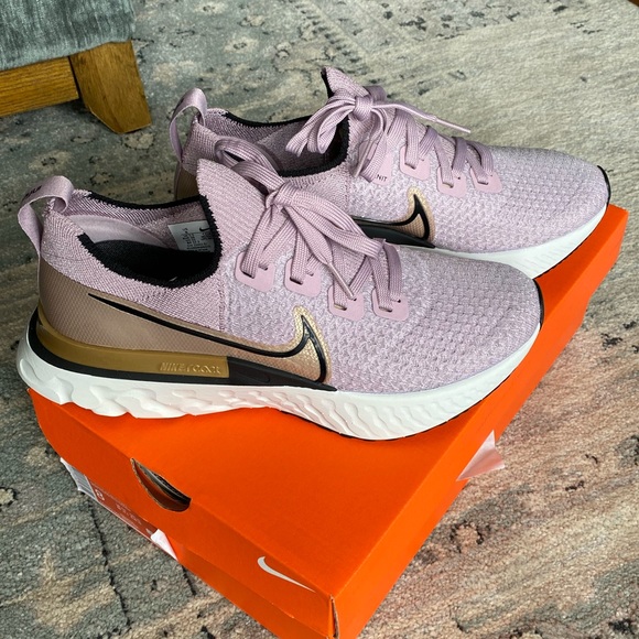 Nike Shoes - Nike React Infinity Run Flyknit, size 8